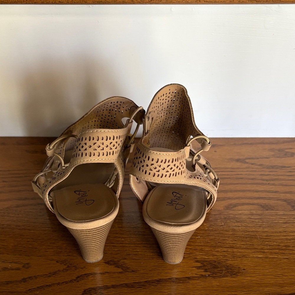 Elegant Tan Cutout Sandals for Women - Picture 3 of 4